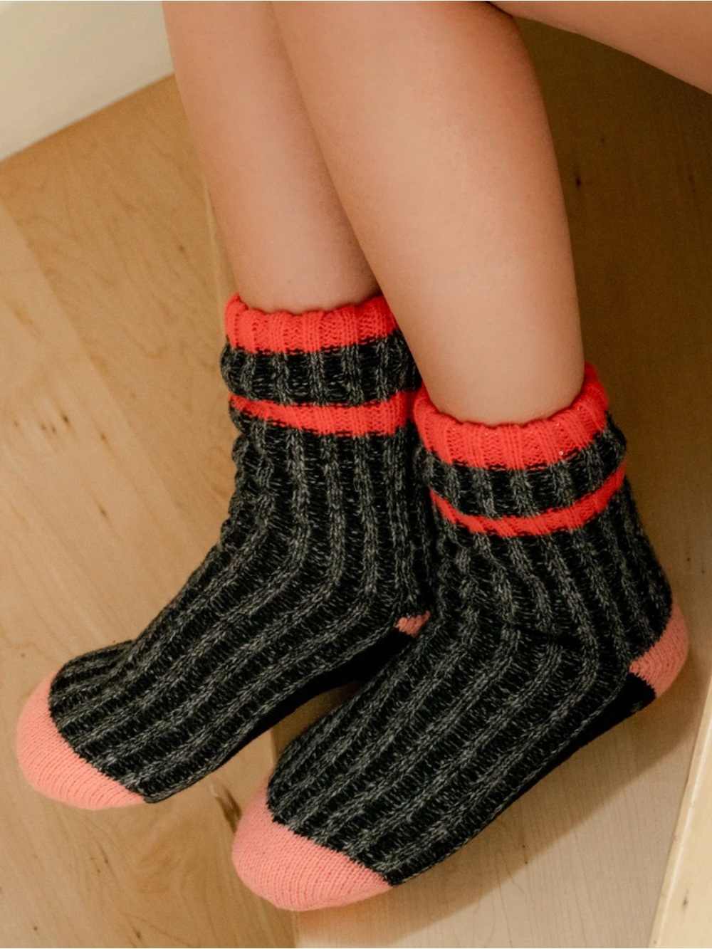 NWT Muk Luks Women’s Cabin Socks w/ non-slip grips on bottom, fleece lined!
